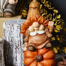 Carica l'immagine nel visualizzatore di Gallery, ELFO IN RESINA CON ZUCCA CM. 24