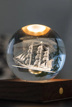 Carica l'immagine nel visualizzatore di Gallery, LAMPADA " AMBER CRYSTAL 3D" ( SAILING/JUMPING)
