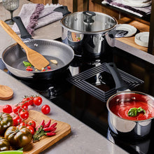Carica l'immagine nel visualizzatore di Gallery, PADELLA IN ACC.INOX C/RIVESTIM.ANTIAD.CM.24 "LUXURY DESIGN"