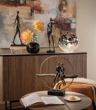 Carica l'immagine nel visualizzatore di Gallery, SCULTURA DECORATIVA "INNAMORATI" ( CM.39X9,5X36H)