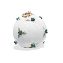 Carica l'immagine nel visualizzatore di Gallery, PALLINA "AGRIFOGLIO" IN PORCELLANA DI CAPODIMONTE ( ORO,VERDE,ROSSO) CM. 10