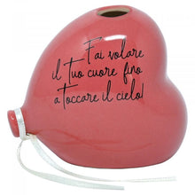 Carica l'immagine nel visualizzatore di Gallery, PROFUMATORE IN PORCELLANA "PALLONCINO CUORE" ( VARI COLORI) CM.8x5 X8h C/PROFUMO IN DOTAZIONE E BASTONCINI