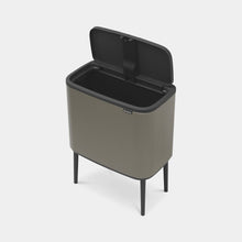 Carica l'immagine nel visualizzatore di Gallery, PORTARIFIUTI BO TOUCH BIN C/ SECCHIO INTERNO DA 36 LT. ( CM.54 X 30 X 68 H) COL.PLATINUM