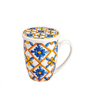 Carica l'immagine nel visualizzatore di Gallery, TAZZA TISANA C/FILTRO INOX MEDICEA ( CF.REGALO) VARI DECORI DISP.