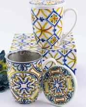 Carica l'immagine nel visualizzatore di Gallery, TAZZA TISANA C/FILTRO INOX MEDICEA ( CF.REGALO) VARI DECORI DISP.