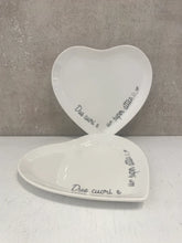 Carica l&#39;immagine nel visualizzatore di Gallery, SET 2 PIATTINI IN PORCELLANA &quot;CUORE&quot; GLI ONESTI ( CM.17)

