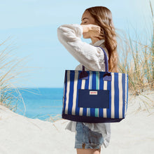 Carica l'immagine nel visualizzatore di Gallery, BORSA TERMICA " SEA BREEZE"44 LT.( 40X19X32H)
