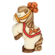 Carica l'immagine nel visualizzatore di Gallery, CAVALLO IN CERAMICA " PRISCILLA" ( CM.5,2X12,4X7,9)
