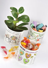 Carica l'immagine nel visualizzatore di Gallery, MINI CACHEPOT IN CERAMICA "POSITIVETIME" ( CM. 10X9) ( VARI DECORI)
