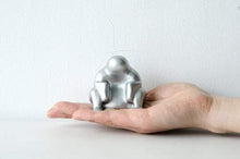 Carica l'immagine nel visualizzatore di Gallery, FIGURA IN MINIATURA " DEDE" IN ZAMA CROMATA  CON BASE IN GOMMA ANTISCIVOLO ( CM. 6 X 5 H)
