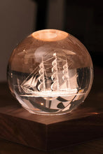 Carica l&#39;immagine nel visualizzatore di Gallery, LAMPADA &quot; AMBER CRYSTAL 3D&quot; ( SAILING/JUMPING)
