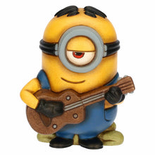 Carica l'immagine nel visualizzatore di Gallery, PERSONAGGIO IN CERAMICA MINIONS " STUART C/CHITARRA"( CM.5,9X7,5H)
