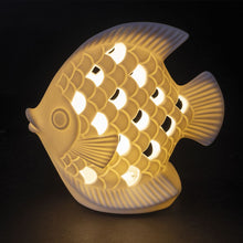 Carica l&#39;immagine nel visualizzatore di Gallery, PESCE DECORATIVO IN CERAMICA C/LED CM. 15,5X7X14,3
