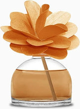 Carica l'immagine nel visualizzatore di Gallery, PROFUMATORE PER AMBIENTE "FLOWER"C/FIORE IN LEGNO DI BETULLA ML200
