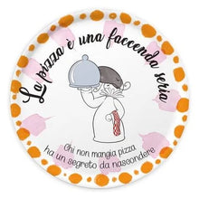 Carica l&#39;immagine nel visualizzatore di Gallery, PIATTO PIZZA IN PORCELLANA CM.32 (VARI DECORI)
