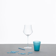 Carica l&#39;immagine nel visualizzatore di Gallery, CALICE IN VETRO MEMENTO WINE 01 (COL.DISP.NERO,BLU,LIME,TURCHESE)
